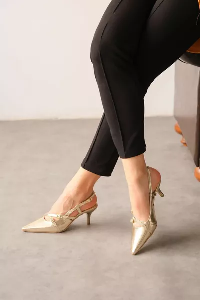 Tacchi corti da donna con fibbia Postina - Oro