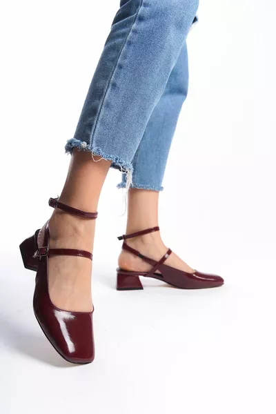 Bourgondisch lakleer dames met dubbele gesp enkelstropdas korte hakken 