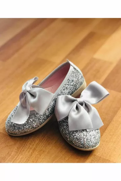 Сребристи обувки с лък отпред