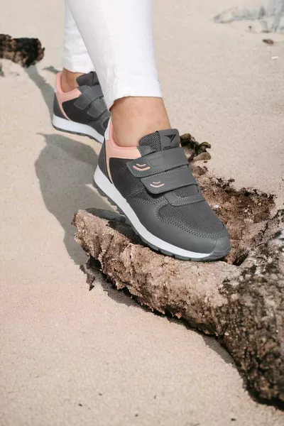 Utilisation confortable du velcro pour femmes Baskets décontractées élégantes