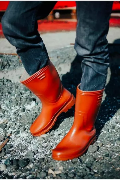 Arısan crêpe jaune bottes entreprise jardin terrain