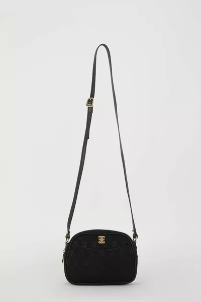 Черна дамска чанта за рамо 