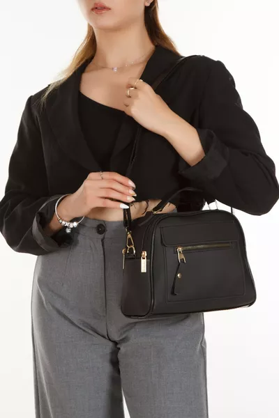 حقيبة يد وكتف نسائية من جلد لاكوست بحمالة على شكل صليب