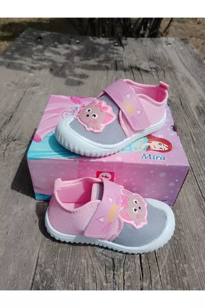 حضانة المدرسة والمنزل والأحذية المنزلية