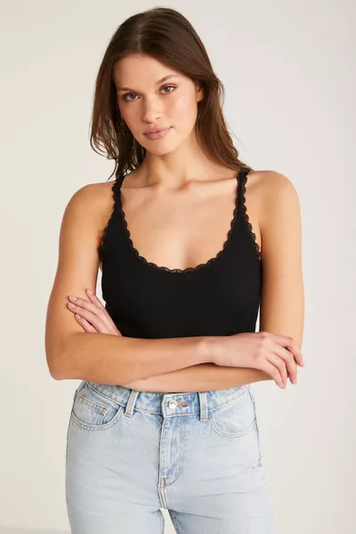 توب نسائي باري، قصة عادية، قماش قطني، تفاصيل دانتيل، حمالات رفيعة، ياقة مفتوحة، باللون الأسود