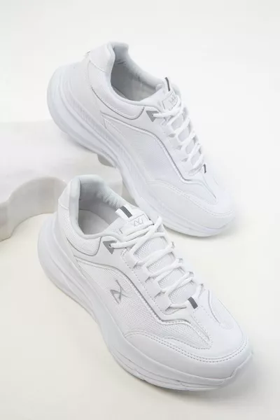 حذاء نسائي رياضي أبيض 