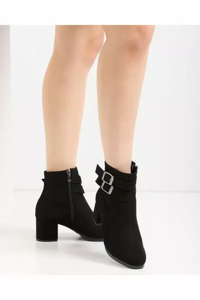 حذاء نسائي قصير من الجلد السويدي الأسود بحزام مزدوج