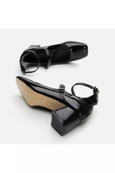 ماري جين نسائية سوداء بكعب عريض