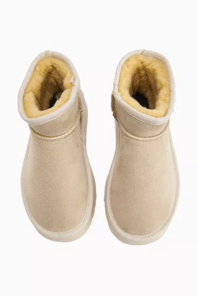 حذاء كعب منخفض ببطانة فرو صغيرة من الجلد المدبوغ لفصل الشتاء