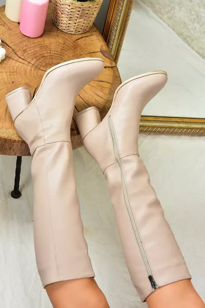 حذاء نسائي عالي مصنوع من الجلد الصناعي 