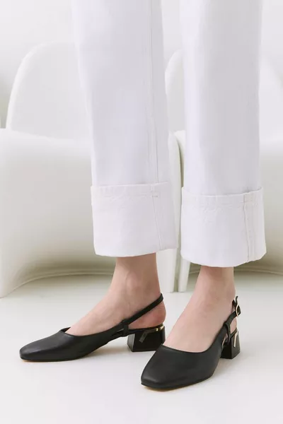 حذاء كعب عالٍ كلاسيكي أسود 