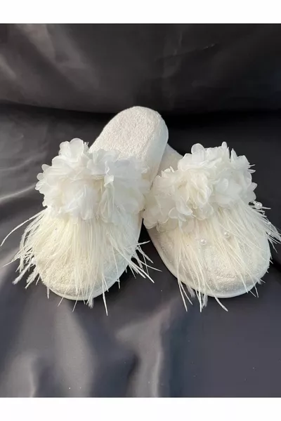 Сватбени пантофи с пухкави цветя, Пантофи – Пантофи – Пантофи – Пантофи