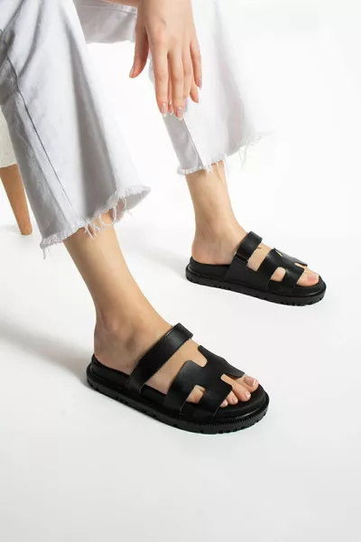 شبشب نسائي بقاعدة مريحة تشريحية بسحاب أسود (المنتج مُطور)