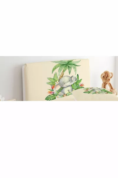 Baza Başlık Kılıfı Ağaçlar Arasında Fil