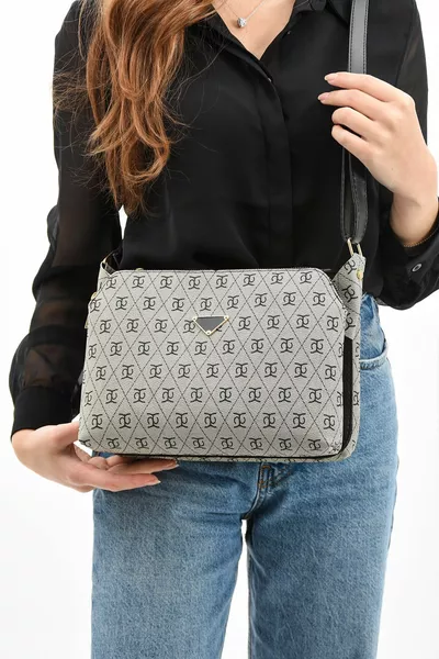 HOOGWAARDIGE TAS MET DRIE VAKKEN, SCHULTERKRUISBAND EN ZWARTE VISON GARNALENPRINT