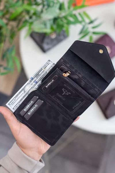 Дамско портмоне черно с мини леопардов принт, много отделения за карти и монети от веган кожа