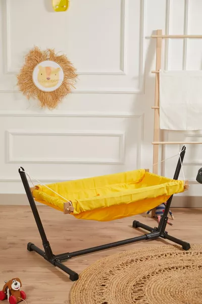 Culla Amaca per Bambole in Legno con Supporto (Giallo)