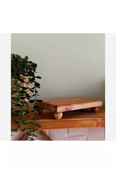 حامل خشبي لتقديم الزيت مع أرجل صغيرة