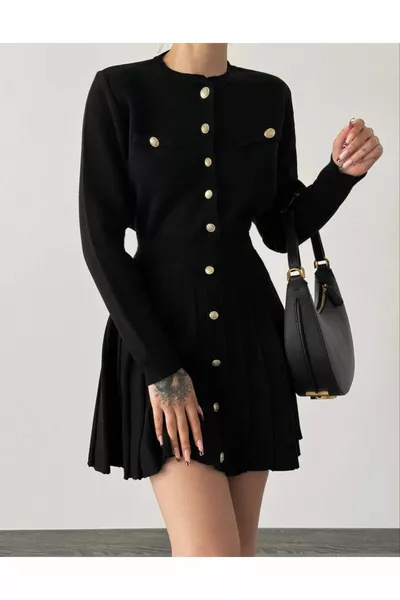 The new model knitted buttoned skirt set is in stock.