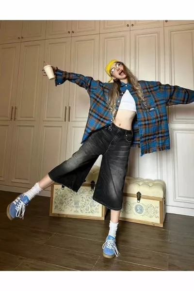 Short en jean Bermuda K recyclé à poches larges avec étoiles