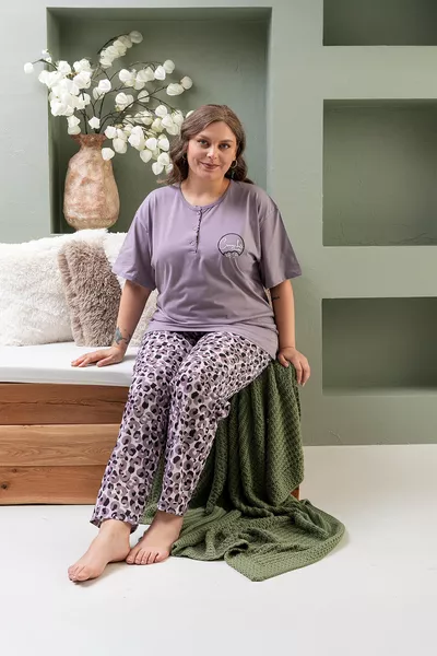 % Pamuk Büyük Beden Kısa Kol Kadın Pijama Takımı- Lila Leopar Desen Şık Pijama Takımı