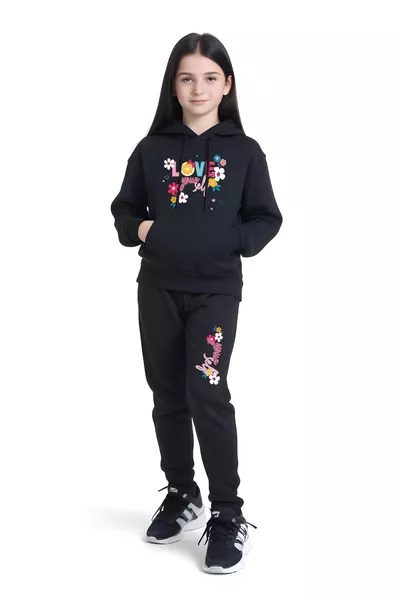 طقم رياضي للبنات بقبعة وتفاصيل طباعة زهور