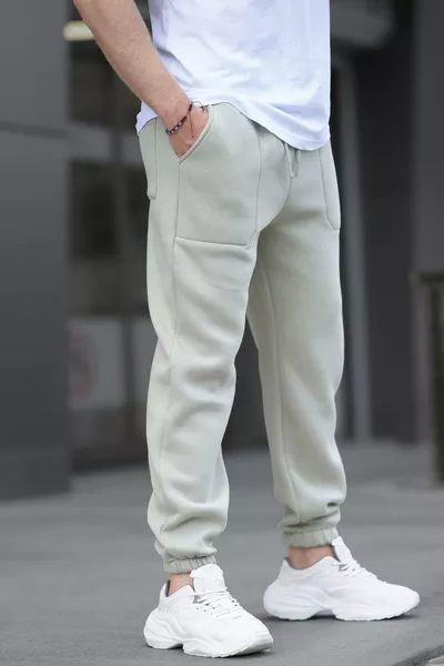 بنطال رياضي رجالي أساسي بتفصيل جيب باللون الأخضر الربيعي 