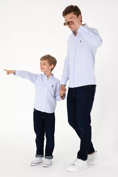 قميص رجالي أزرق فاتح بأكمام طويلة أساسي 