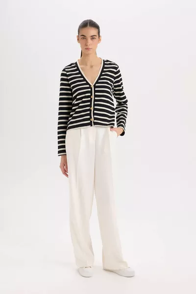 Regular Fit V-Ausschnitt Gestreifte Rippstrick-Cardigan mit Knöpfen AU