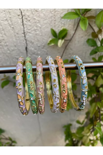سوار سلكي بألوان زهرية مطلية بالمينا