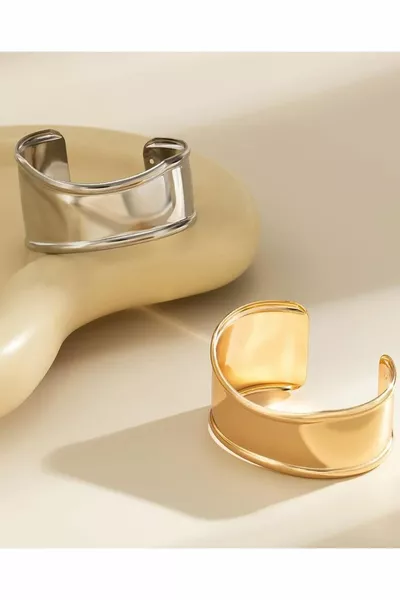 نسخة - سوار بقبضة عريضة باللون الفضي من طراز تيفاني