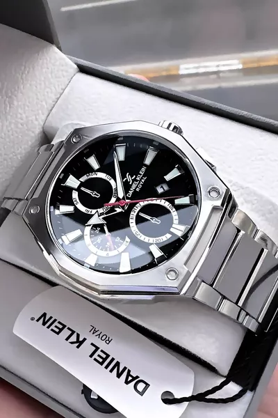 ساعة يد رجالية أصلية مقاومة للماء بلون فضي بسوار من الفولاذ