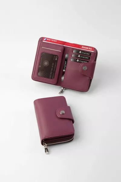 محفظة نسائية صغيرة اللون البرقوقي