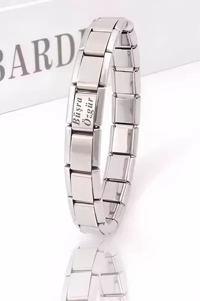 اسورة إيطالية من الفولاذ غير محددة الجنس مكتوب عليها اسم شخصي 