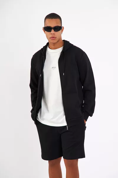 سويت شيرت رجالي بسحّاب مع كابيشون وجيوب على شكل كنغر باللون الأسود داخله من القطن