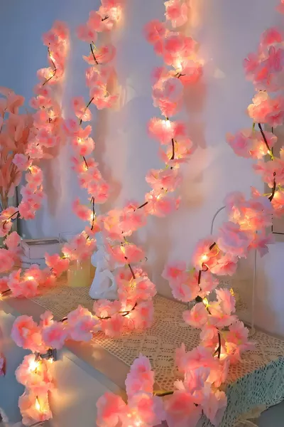 Искусственная лиана с розовыми цветами вишни и комплект светодиодных гирлянд 3 метра - искусственная цветочная лиана - цветы длиной 1, метра