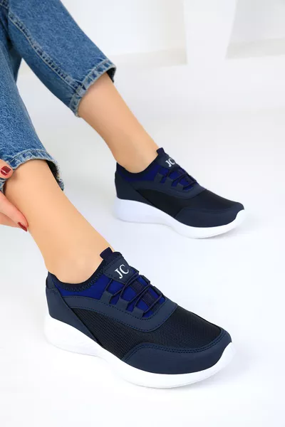 حذاء نسائي رياضي أزرق داكن 