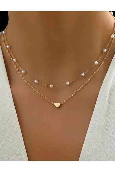 قلادة نسائية ذهبية بقلوب متتالية من اللؤلؤ