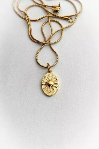 Collana in Acciaio con Ciondolo Medaglione Solare, Catena Sottile, Colore Oro