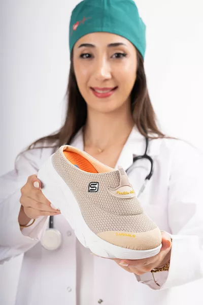 Damen Clog mit Fersenpolster Orthopädisches Mesh Sabot Arzt Krankenschwester Krankenhaus Koch Hausschuh  Beige
