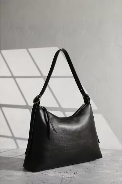 Borsa da donna nera a mano e a spalla