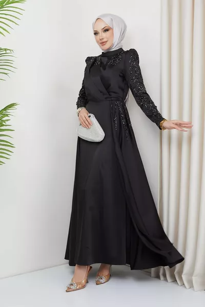 Рокля от сатен за официални случаи с пайети и камъни отпред и на ръкавите, ЧЕРНА 