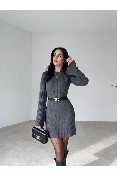 فستان صوفي نسائي شتوي بأكمام قصيرة ومخطط ضيق