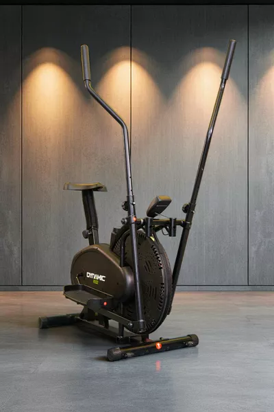 La bicicletta ellittica può essere utilizzata in piedi e seduti Orbitroller Orbitrack