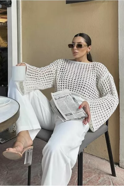 بلوزة كروب محبوكة مثقبة