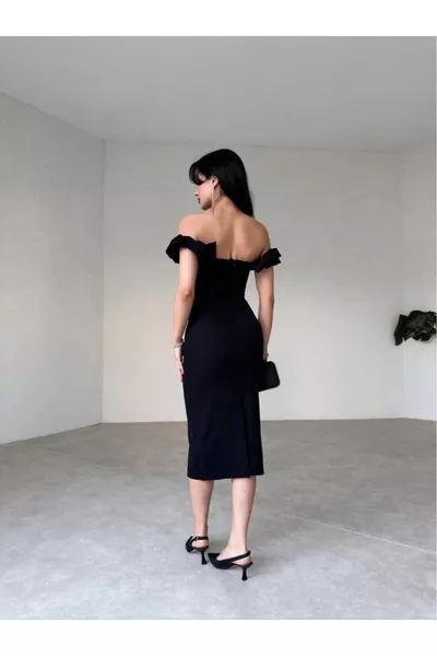 فستان متوسط الطول بأكتاف منخفضة