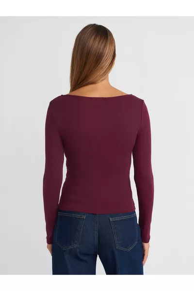  بلوزة برقبة قارب مع كشكش - بورجوندي