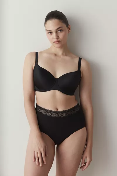 Черно бюстие с банели и оформящи чашки