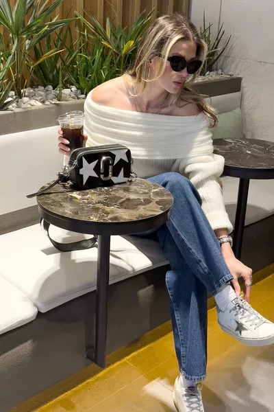 كنزة محبوكة بقصة عادية وياقة مادونا  KAZAK 