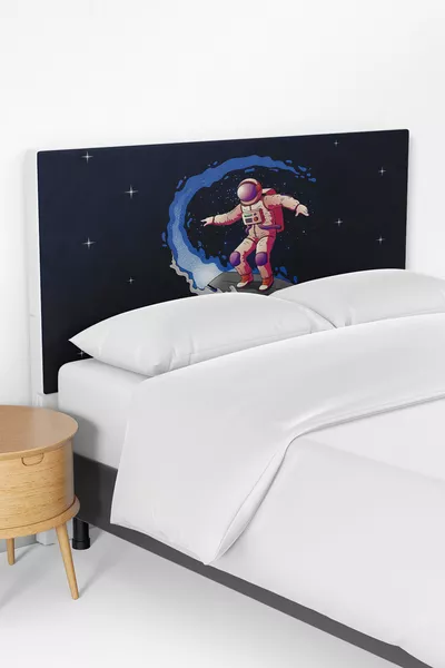 غطاء رأس سرير الأطفال بنقشة رائد فضاء